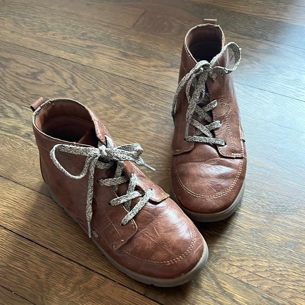 Kids / Boys Size 3 Worn Leather Dress Boots